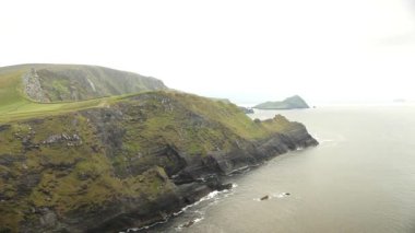 İrlanda etkileyici kayalıklarla