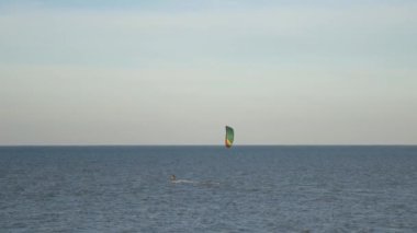 Kitesurfing sakin Denizi