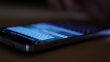 adam cep telefonu yazarak 