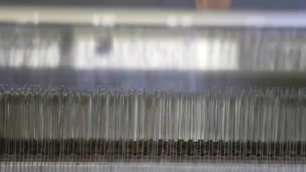 Mesin dan robot pabrik tekstil — Stok Video