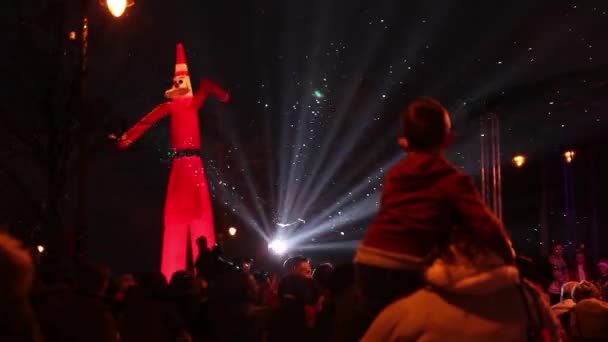 Pessoas celebrando o Natal — Vídeo de Stock