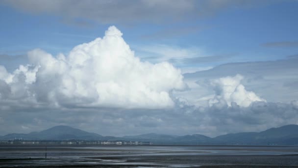 Nori care se formează peste plaja timelapse — Videoclip de stoc