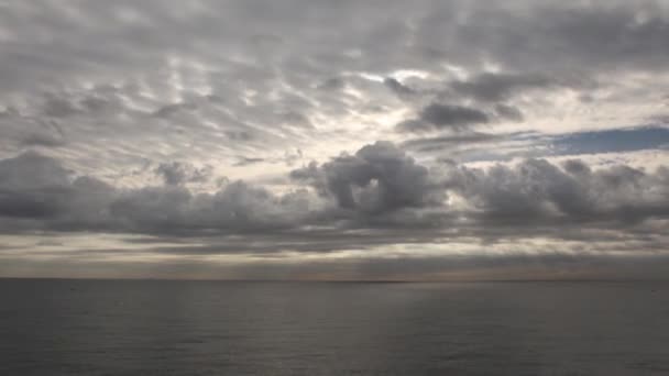 Bulutlar üzerinde plaj timelapse şekillendirme — Stok video