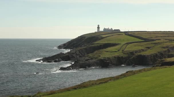 Farol na paisagem do mar — Vídeo de Stock