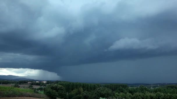 Штормові хмари, що утворюються на небі — стокове відео