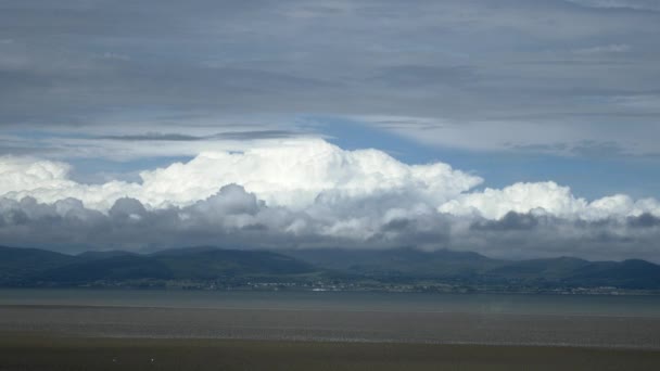 Nubes formándose sobre el timelapse de la playa — Vídeo de stock