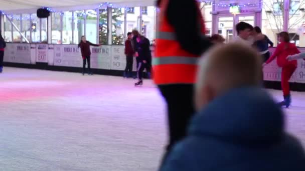 People ice skating during the Christmas — Stock Video