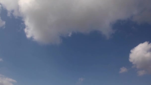 Céu azul nuvens timelapse — Vídeo de Stock