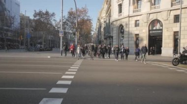Barselona Caddesi üzerinde kişi