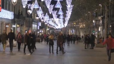 Ve Noel öncesi alışveriş insanlar