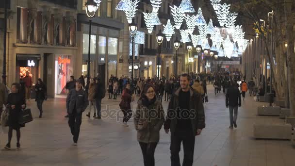 People walking and shopping before Christmas — Stock Video