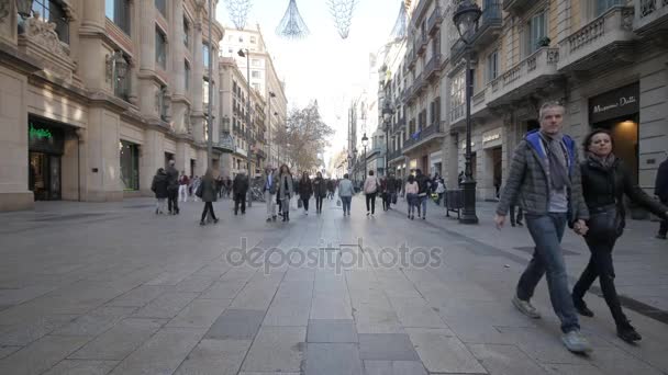 Gente en la calle Barcelona — Vídeos de Stock