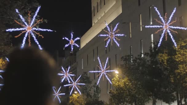 Barcelona stad straat op Kerstmis — Stockvideo