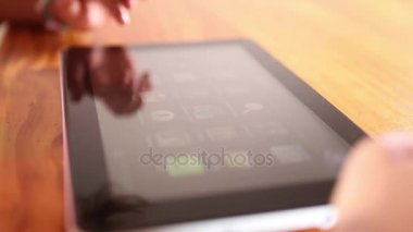 Çocuk el tablet kullanma