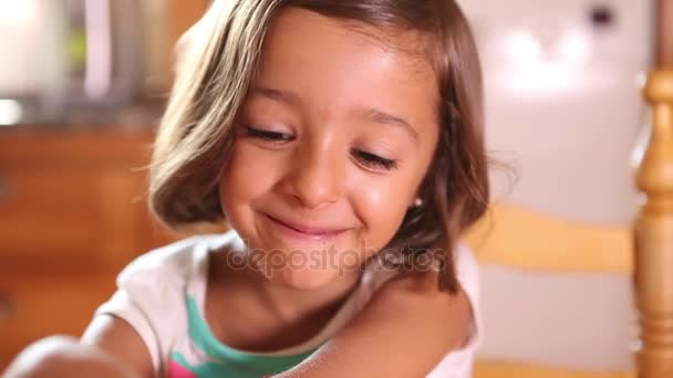 美しい小さな女の子 — ストック動画