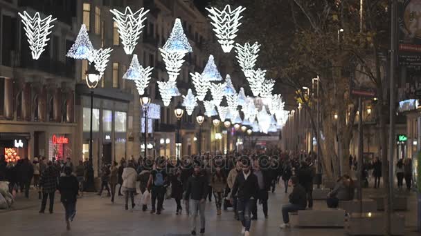 People walking and shopping before Christmas — Stock Video