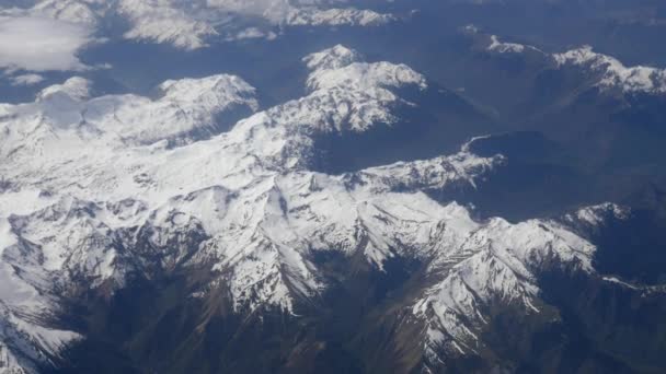 Luftaufnahme von Wolken und Bergen — Stockvideo