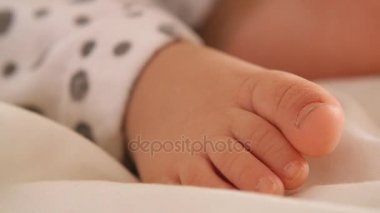 Şirin Bebek ayaklar