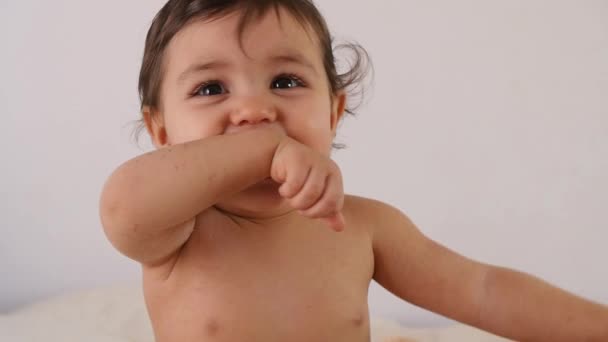 Adorável bebê brincando — Vídeo de Stock