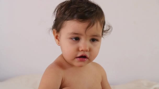 かわいい赤ちゃんを再生 — ストック動画