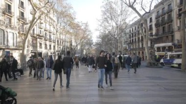 Barselona Caddesi üzerinde kişi