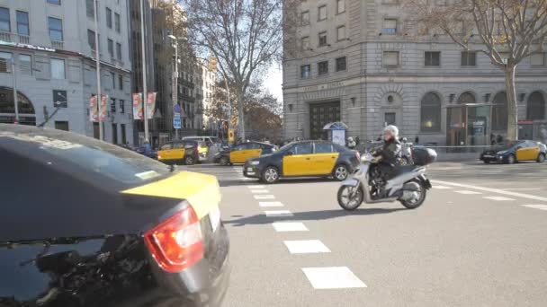 Pessoas na rua Barcelona — Vídeo de Stock