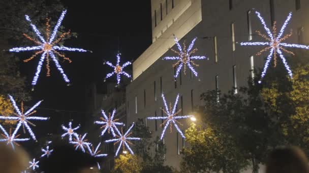 Barcelona stad straat op Kerstmis — Stockvideo