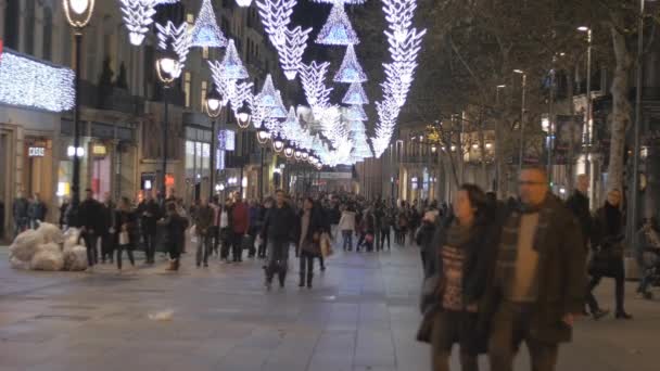 People walking and shopping before Christmas — Stock Video