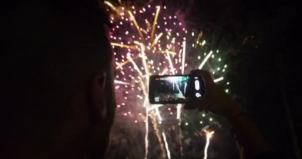 Pessoas celebrando o Natal — Vídeo de Stock