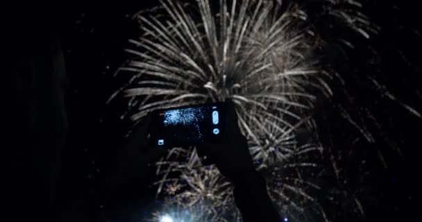 Gente celebrando la Navidad — Vídeos de Stock