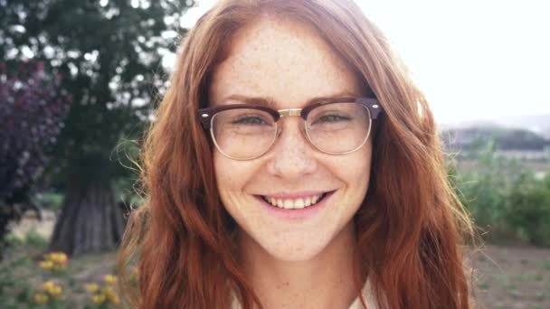 Young redhead girl — Stock Video