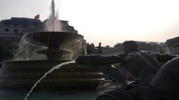 Londen Engeland Juni 2017 Fontein Trafalgar Square Londen Nelson Kolom — Stockvideo