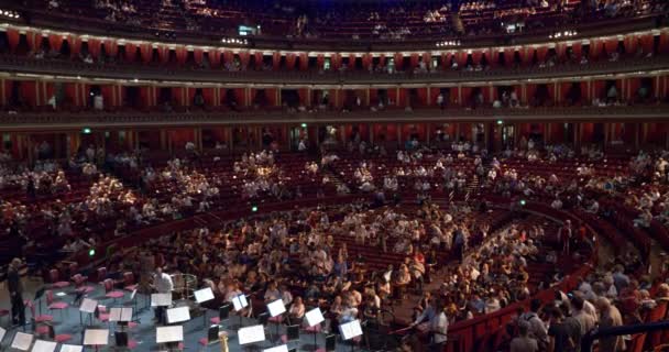 Ludzie w Royal Opera House — Wideo stockowe