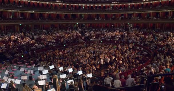 Pessoas em Royal Opera House — Vídeo de Stock