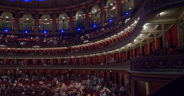 Ludzie w Royal Opera House — Wideo stockowe