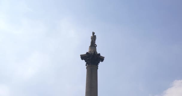 Vista Cerca Columna Nelson Monumento Trafalgar Square Londres — Vídeo de stock