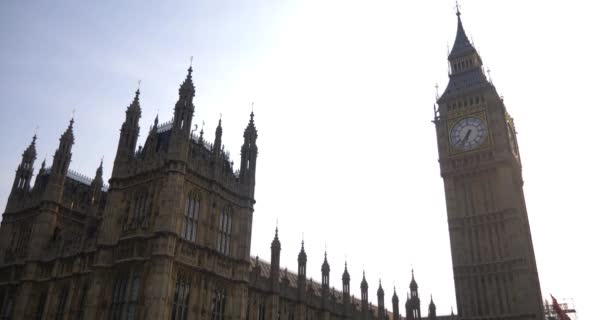 2017年7月23日 伦敦大本议会 英国教堂图标 阳光明媚的夏日 著名的旅游胜地 欧洲的标志性建筑 — 图库视频影像