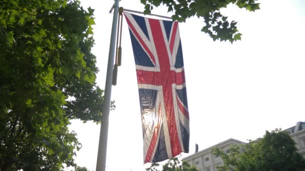 English Flag Swinging Blue Sky Summer Day Europe Brexit England — Stock Video