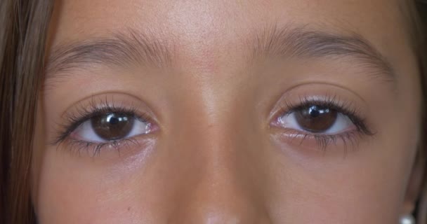 Miga Brązowe Oczy Dziecka Dziecko Gałki Ocznej Punkt Widok Małej — Wideo stockowe
