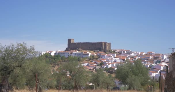 Bílé Typické Španělské Vesnice Středověký Hrad Vrcholu Kopce Idylické Dovolené — Stock video