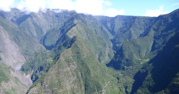 Tropiska Bergen Extrem Terräng Grön Tät Skog Bladverk Reunion Island — Stockvideo