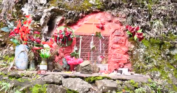 Rodzimych Ołtarz Boku Góra Kolorowymi Wstążkami Przodków Ceremonii Memorial — Wideo stockowe