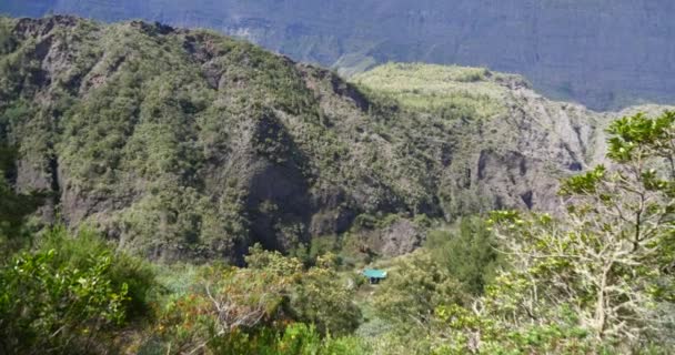 Schnelllebige Wolken Über Den Bergen Tropische Vegetation Atemberaubende Landschaften Nebligen — Stockvideo