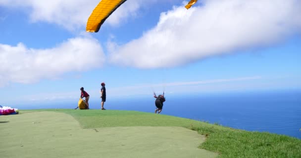 Paraglider Opstijgen Vliegen Geweldig Strand — Stockvideo