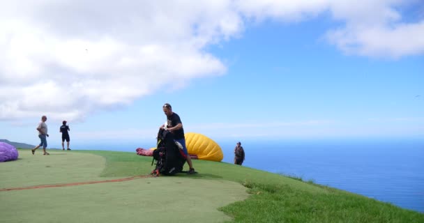 Paraglider Opstijgen Vliegen Geweldig Strand — Stockvideo