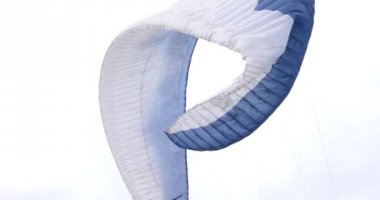 Yamaçparaşütü uçmak harika plaj deniz manzara, paraglide tropik ada, macera aşırı spor içinde güneşli yaz gün içinde üzerinde 