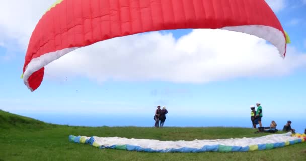 Paraglider Opstijgen Vliegen Geweldig Strand — Stockvideo