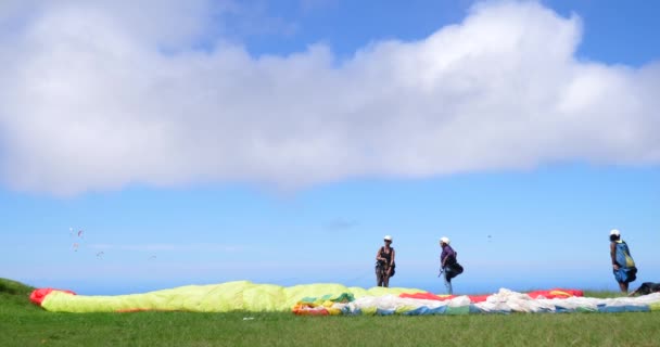 Paraglider Opstijgen Vliegen Geweldig Strand — Stockvideo