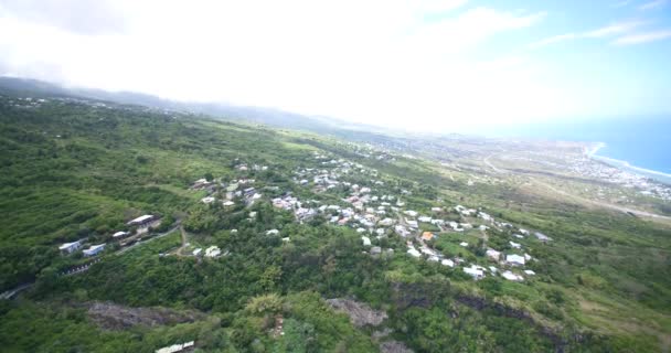 Vista Aérea Paisaje Natural Con Casas Pueblo Caminos Rurales — Vídeos de Stock