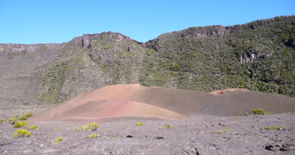 Dramático Cráter Volcánico Superficie Paisaje Negro Reunión Vegetación Isla Tropical — Vídeos de Stock